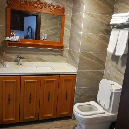 Hunchunwangjia Business Hotel