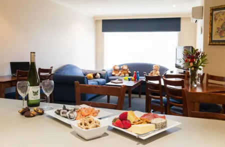 Canberra Parklands Central Apartment Hotel Official Отели в г. Диксон