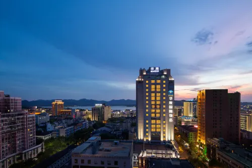 Huachen International Hotel - balcony