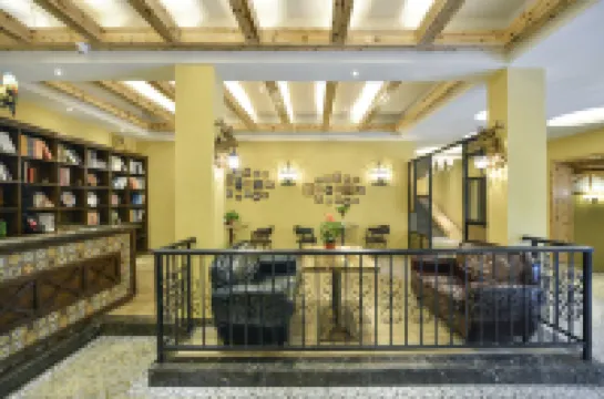 Lushan Yunlianju Chinese Inn (Guling Street)