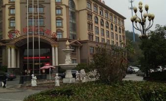 Shiwai Taoyuan Hotel
