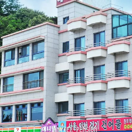 Sokcho Anytel Pension Отели рядом с достопримечательностью «Порт Daepohang»