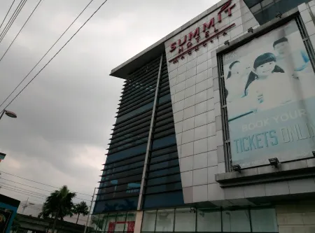 Summit Hotel Magnolia Отели рядом с достопримечательностью «Хавьер Скул»