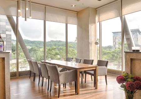 Andong Richell Hotel Отели рядом с достопримечательностью «Dosanseowon Confucian School»