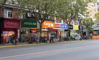 100 Inn Liangpin Hotel (Shanghai Deping Road Subway Station)