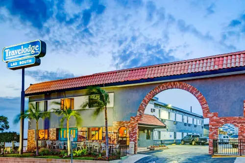 Travelodge by Wyndham LAX Hotels in El Segundo