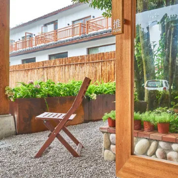 Weiwen Xiaozhu Hotel Отели рядом с достопримечательностью «Храм Линь Ань»