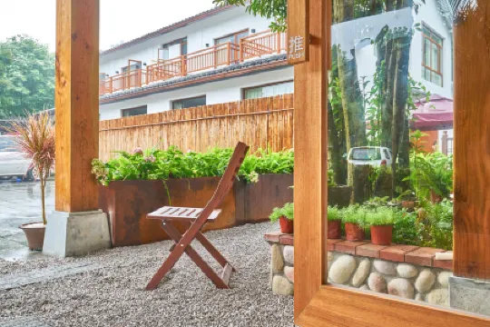 Weiwen Xiaozhu Hotel Отели рядом с достопримечательностью «Lengquan Pavilion»