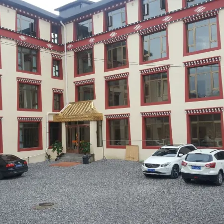 Luqu Dele Holiday Hotel