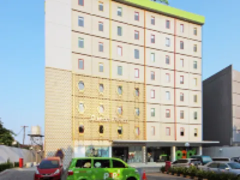 Pop! Hotel Tebet Jakarta Hotels near Cawang Station