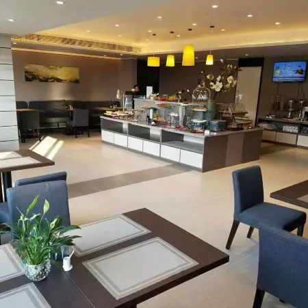 Ease Hotel (Hefei South High-speed Railway Station Ningguo South Road Leijie)