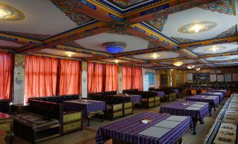 Dingri Everest Snow Leopard Inn