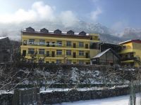 茂县卡宾滑雪度假酒店