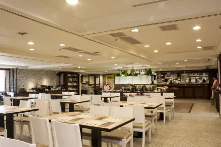 Cambridge Tainan Hotel Отели рядом со станцией Tainan Railway Station