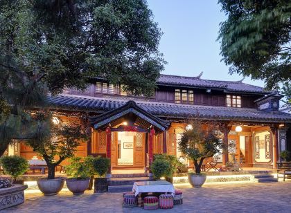 Heqing Chushan Xiaozhu B&B