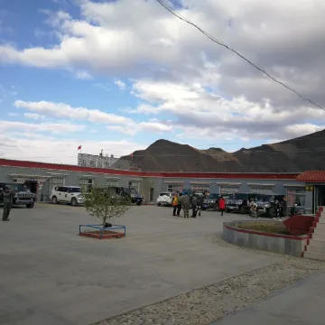 Tingri Baiba Hotel (Everest Avenue)