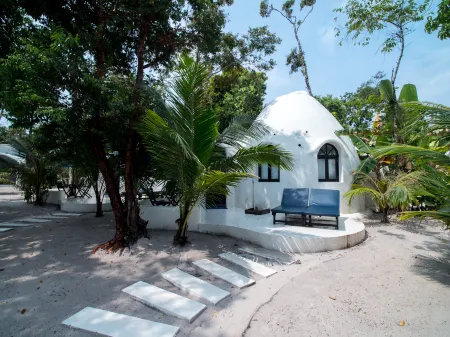 Moonlight Resort Отели рядом с достопримечательностью «Лейзи Бич»