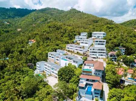 Tropical Seaview Residence Отели рядом с достопримечательностью «Guan-Yu Koh Samui Shrine»
