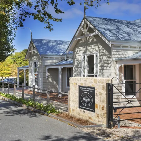 Grandview Accommodation - the Elm Tree Apartments