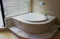 Hotspring Peninsula Resort Hotel - balcony