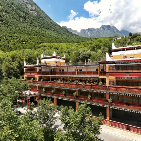 Jiaju Sanjiemei Hostel