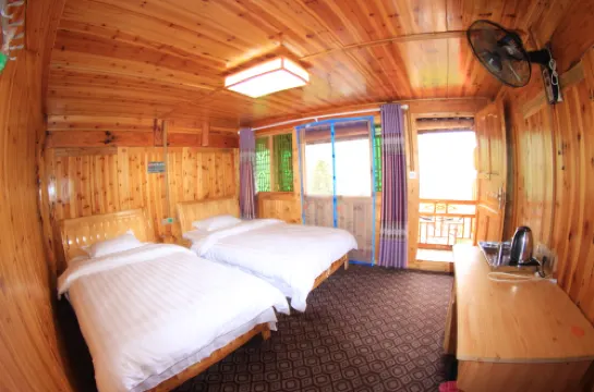 新化渠江源鏨字巖農家樂