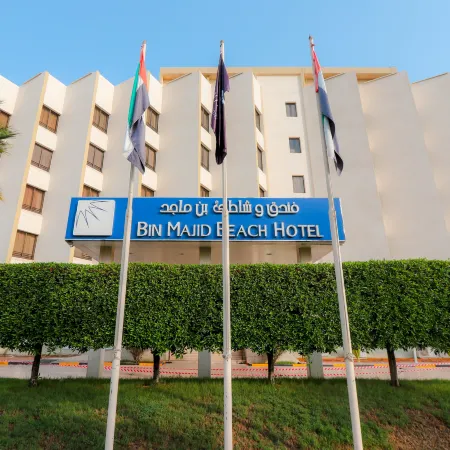 BM Beach Hotel Отели рядом с достопримечательностью «Городской пляж»