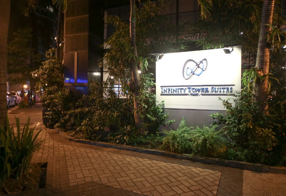 The Infinity Tower SuitesOver view