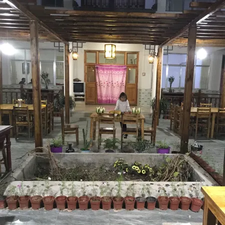 Jingtai Yuebinlou Inn