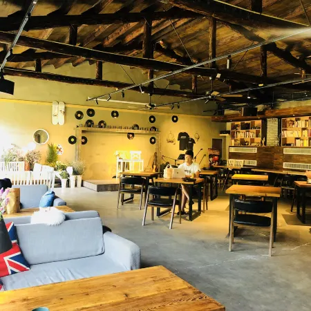 Luoyang First Sight Hotel