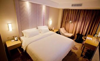 Yujun Hotel (Yantai Shimao Binhai Plaza)