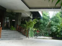 Sukajadi Hotel, Convention and Gallery Hotels near Tjendana Bistro