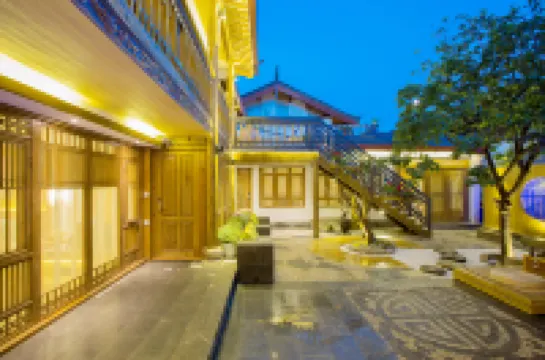 Lijiang Ancient City Yuezhuxuan Light Luxury Holiday Home