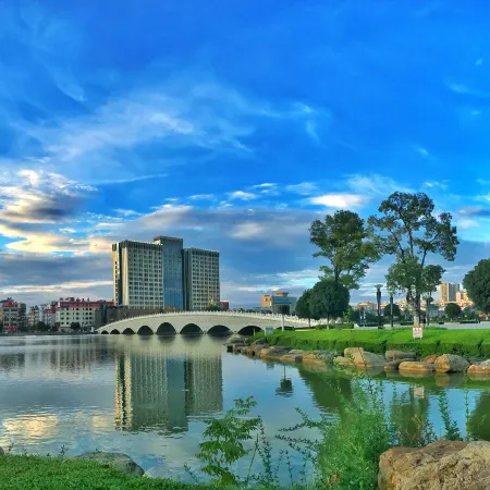 Auspicious Phoenix Hotel Отели в г. Чжаотун