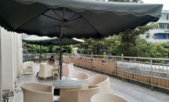 Jiangyou Yiheyuan Business Hotel (Huopao Street Jiangyou No. 1 Middle School)