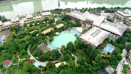 Guangyuan Jianmenguan Tianci Hot Spring Vacation Hotel