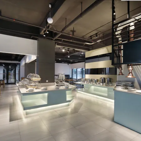 Taizhou Zhonghua Mould Theme Hotel