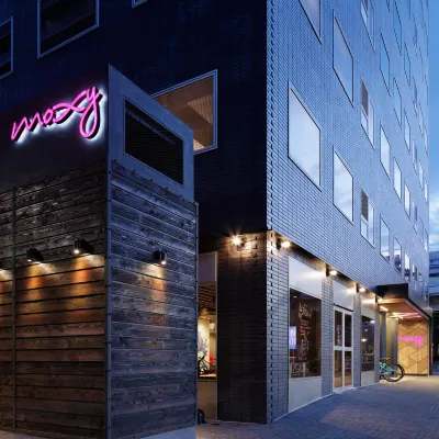 Moxy Tokyo Kinshicho Отели рядом с достопримечательностью «Конгресс-центр Sumida Industry Hall»