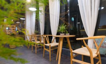 Zhangjiajie Twelve Warm Inn-Tianmen Mountain Ropeway Station))