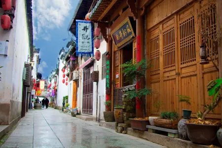 Jingguan Chinese Inn (Huizhou Ancient City) Отели рядом с достопримечательностью «Zheng's Ancestral House of She County»