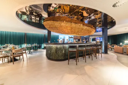 Porto Royal Bridges Hotel Отели рядом с достопримечательностью «Университет Порту»