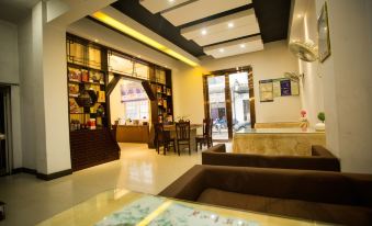 Huangshan North Station Inn