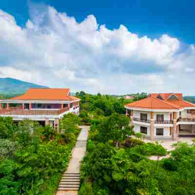 化州燕嶺綠湖灣酒店 Hotel Exterior