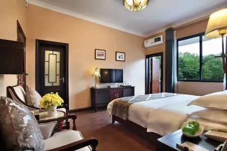 Yu Hill Hotel (Guilin Arctic Square)