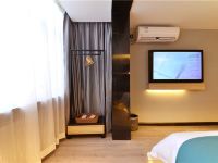 Y酒店(西安高新科技路地铁站店) - 温馨大床房