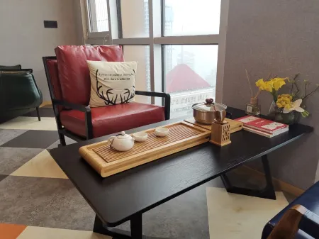 Meisu Tianqing High Altitude View Hotel (Chongqing Jiefangbei Hongya Cave) Отели рядом с достопримечательностью «Chongqing Jiaotong University Graduate Department»