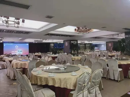 Vienna International Hotel (Shenzhen Longgang Lilang Branch) Отели рядом с достопримечательностью «Shenzhen Fenghuangshan National Mining Park»