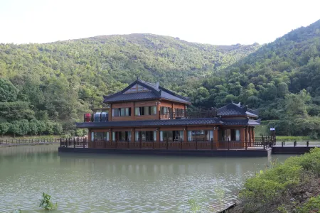 Sunwuju Boutique Hostel Отели рядом с достопримечательностью «Shanghai Customs College Suzhou Branch»