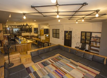 ヤキティ ヤック ホステル