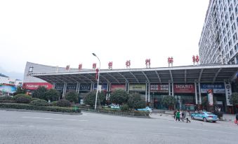 Weiyi Fengshang Hotel (Zhangjiajie Railway Station)
